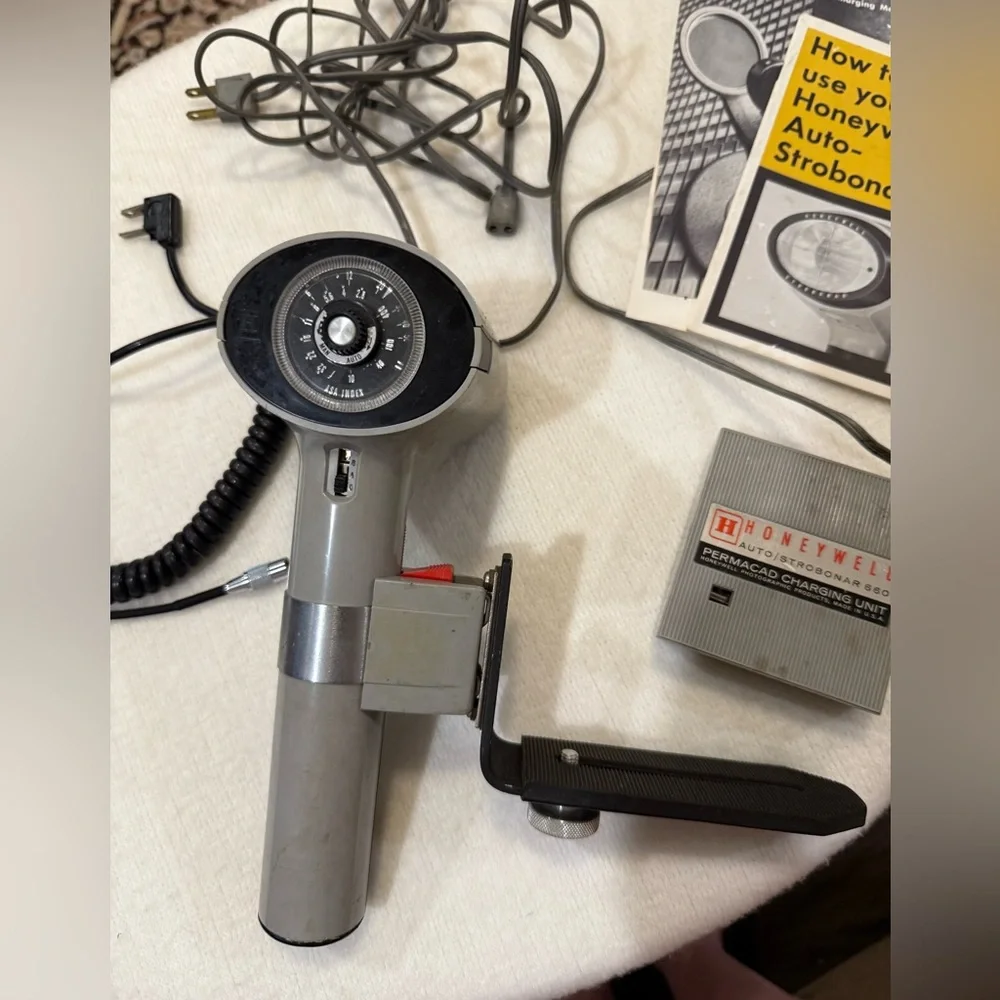 Honeywell Strobonar 660 and accessories seen in the photo.